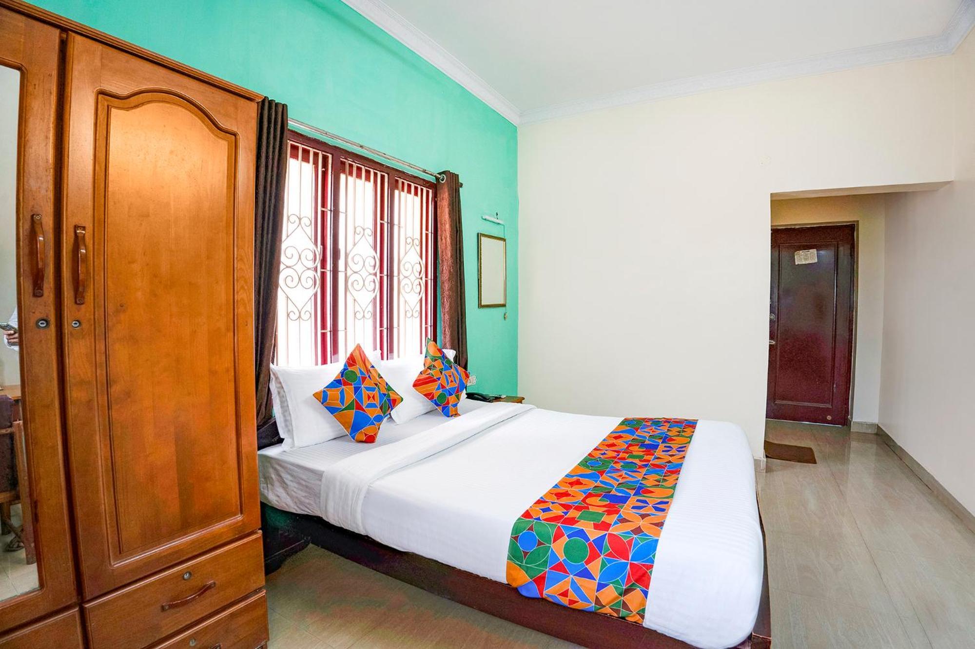 Fabhotel Tree Service T Nagar - Near Mambalam Railway Station Hotel