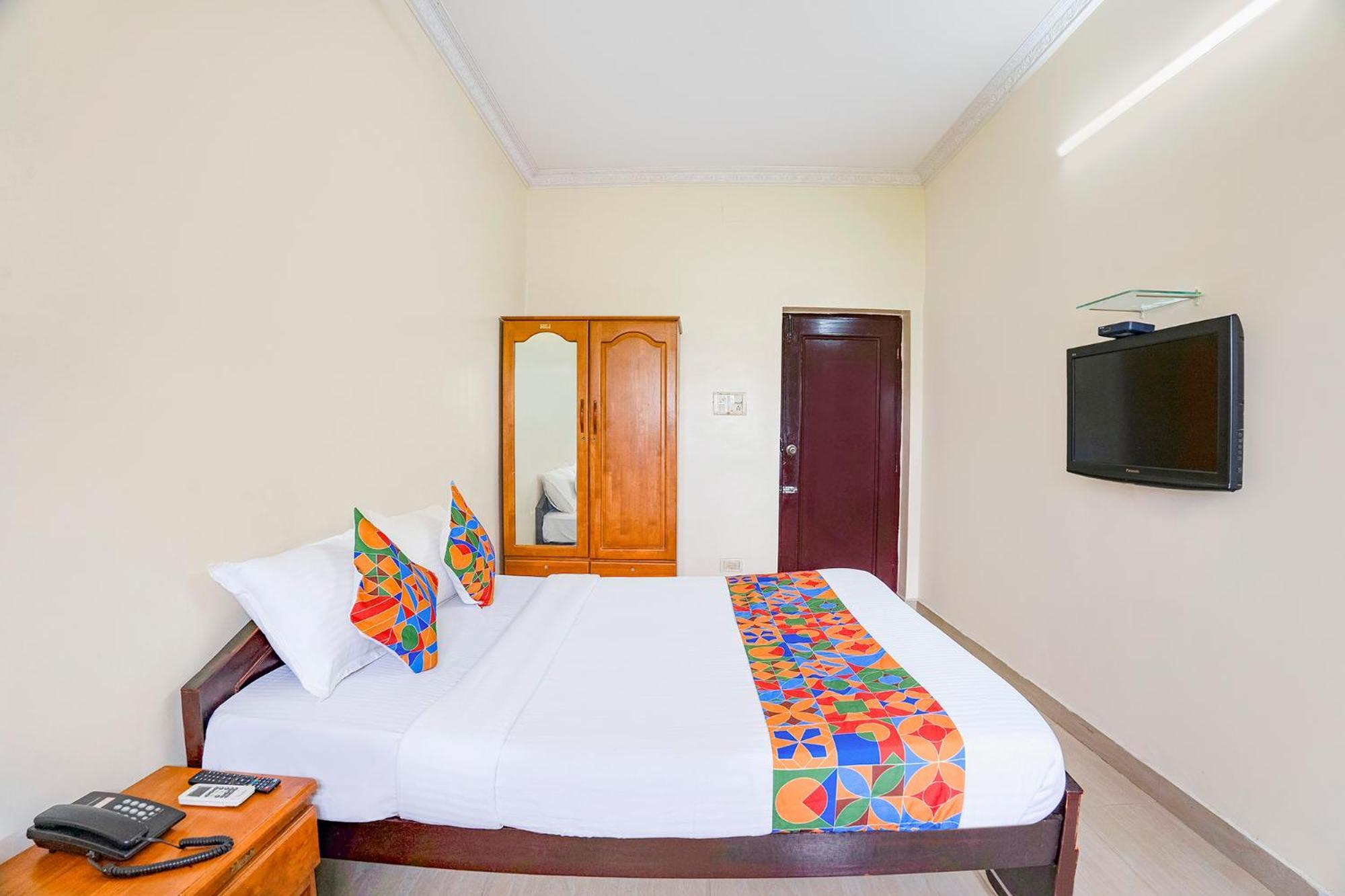 Fabhotel Tree Service T Nagar - Near Mambalam Railway Station Hotel